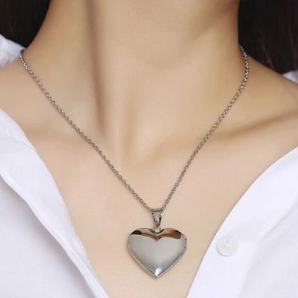 Heart Photo Locket Openable Frame Silver PVD Stainless Steel 18 in Necklace - Picture 7 of 8